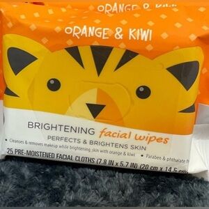 2 packs Orange & Kiwi Brightening Facial Wipes